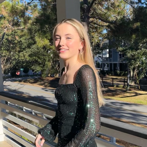 sara_sells44